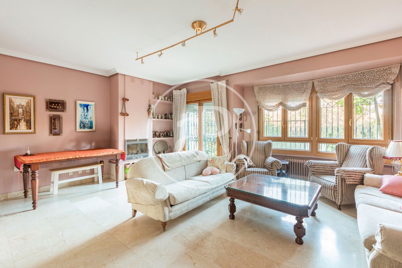 Sala d'estar de Casa adosada en venda en  Madrid Capital amb Aire condicionat, Calefacció i Jardí privat