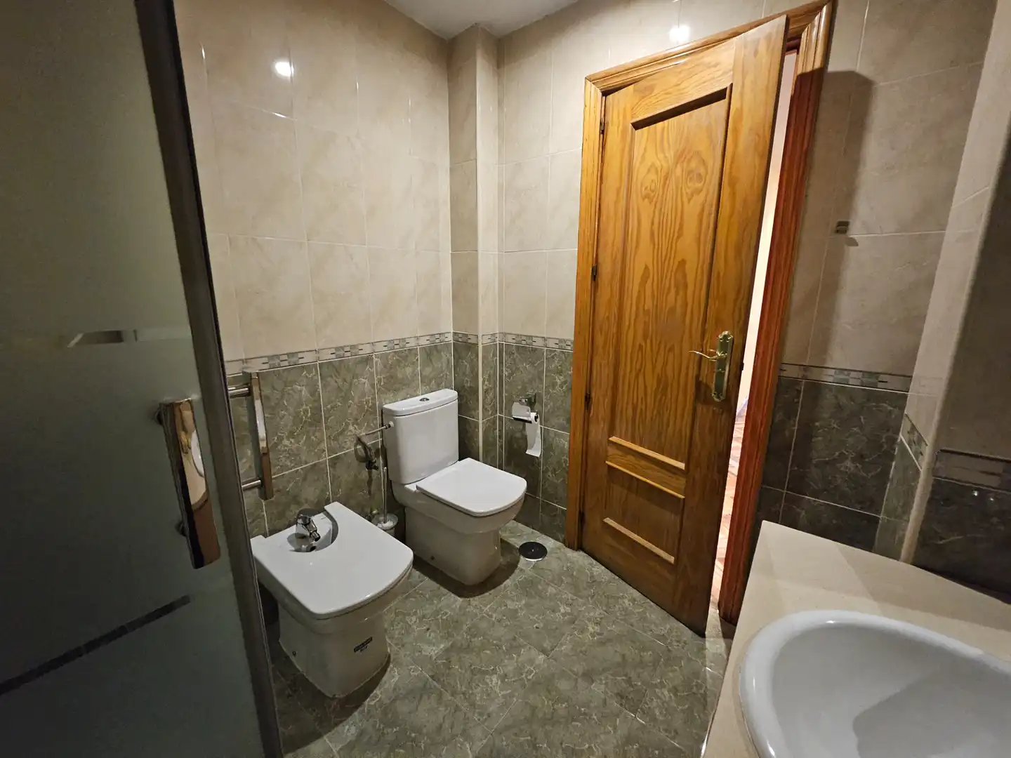 Bathroom of Flat for rent in Madrid  with Air Conditioner, Heating and Furnished