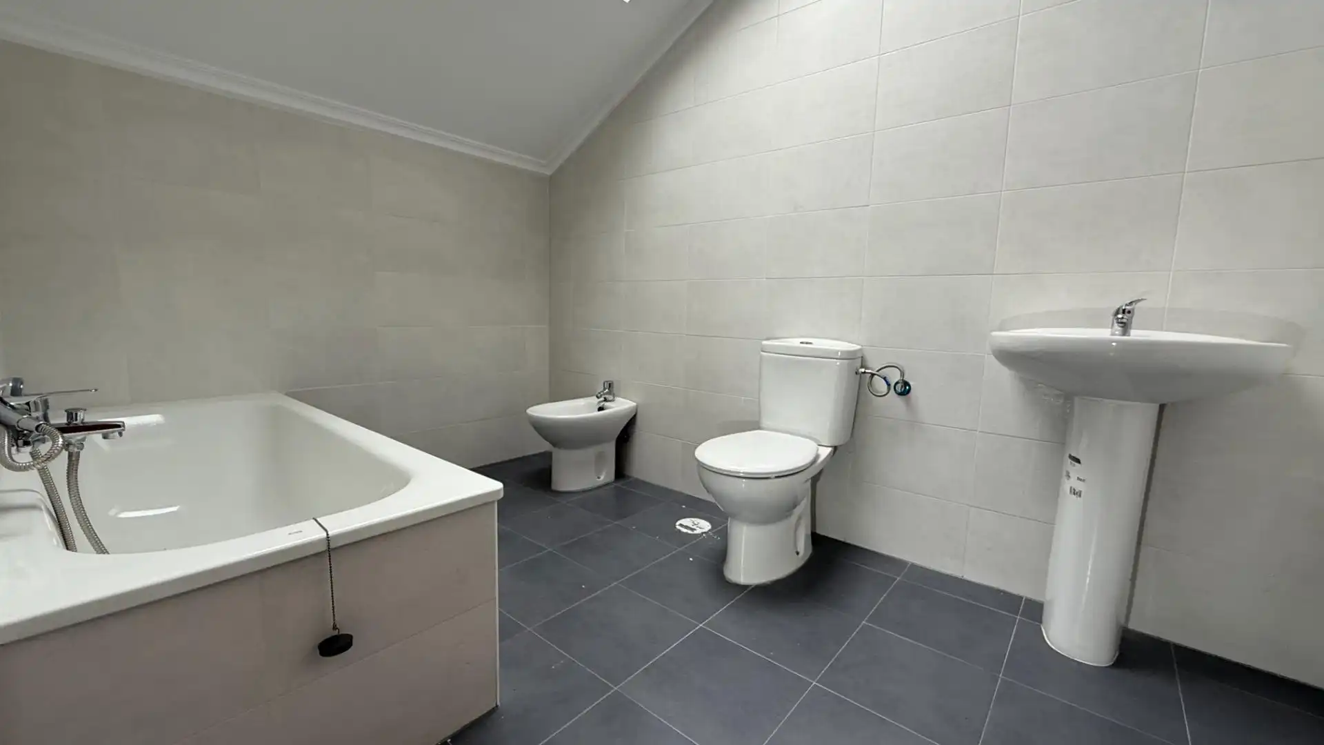 Bathroom of Duplexes for sale in Potes  with Balcony