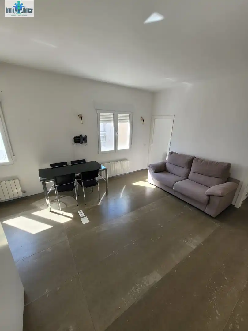 Sala d'estar de Apartament en venda en Albacete amb Calefacció i Moblat