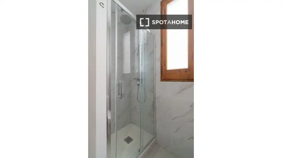 Bathroom of Flat for rent in Gràcia