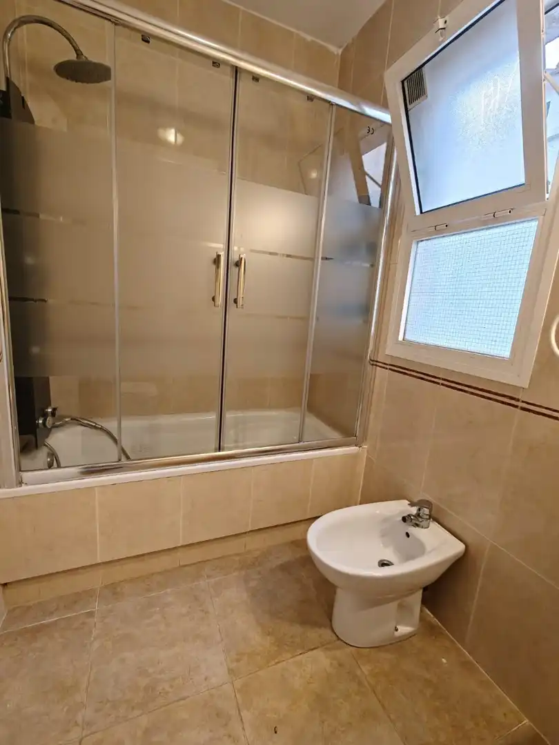 Bany de Planta baixa de lloguer en Torrevieja amb Aire condicionat, Calefacció i Terrassa