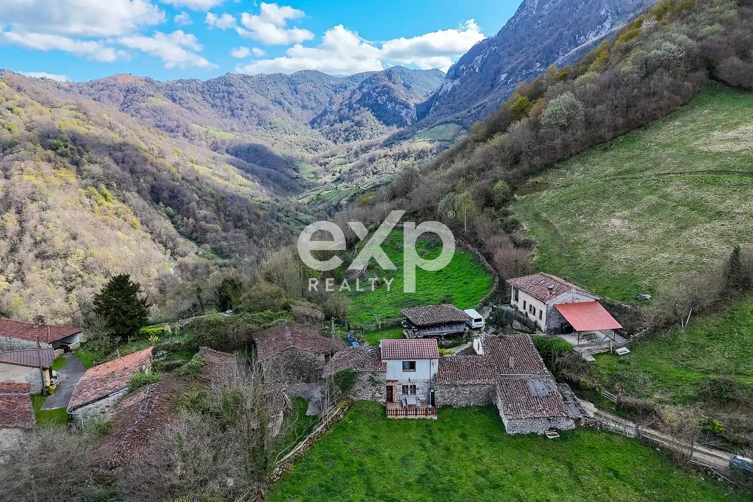 Vista exterior de Finca rústica en venta en Riosa con Calefacción, Jardín privado y Parquet