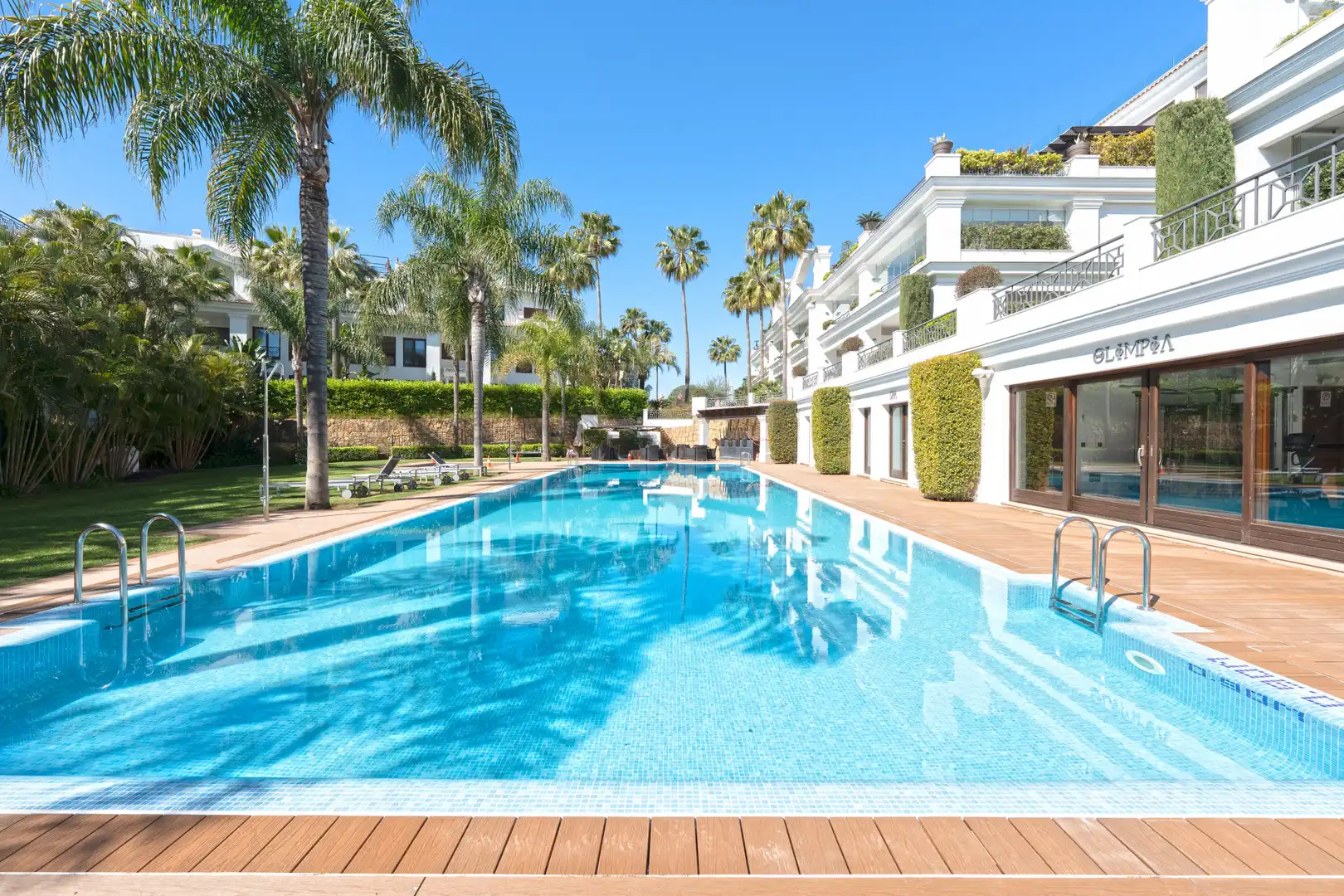 Vista exterior de Planta baja en venta en Estepona con Aire acondicionado, Terraza y Trastero