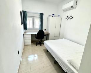 Bedroom of Flat to rent in  Granada Capital  with Air Conditioner and Balcony