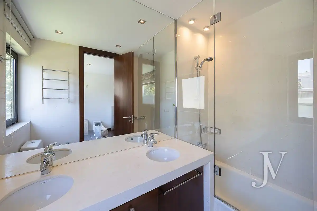 Baño de Casa o chalet en venta en Madrid con Aire acondicionado, Calefacción y Jardín privado