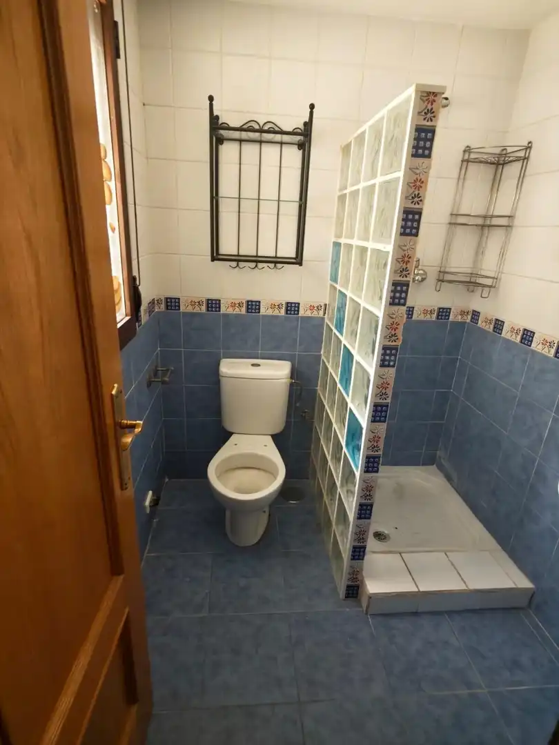 Badezimmer von Wohnung zum Verkauf in La Zubia mit Abstellraum und Balkon