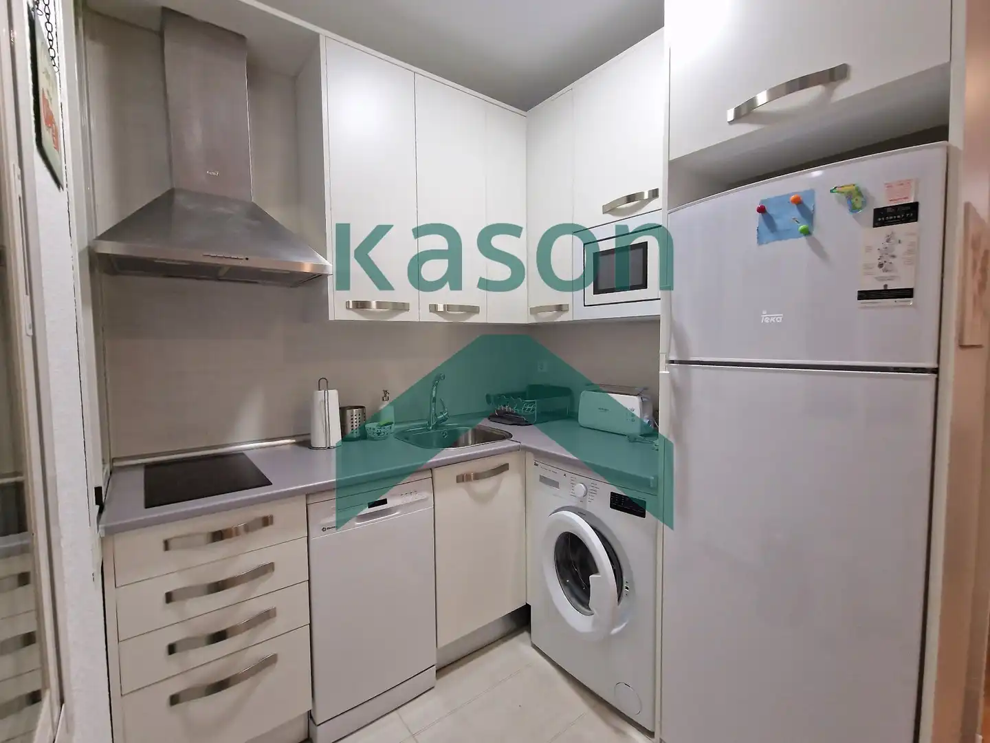 Cuina de Apartament de lloguer en Madrid amb Calefacció i Moblat