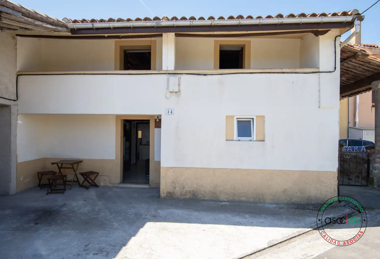 Außenansicht von Einfamilien-Reihenhaus zum Verkauf in Colunga mit Heizung