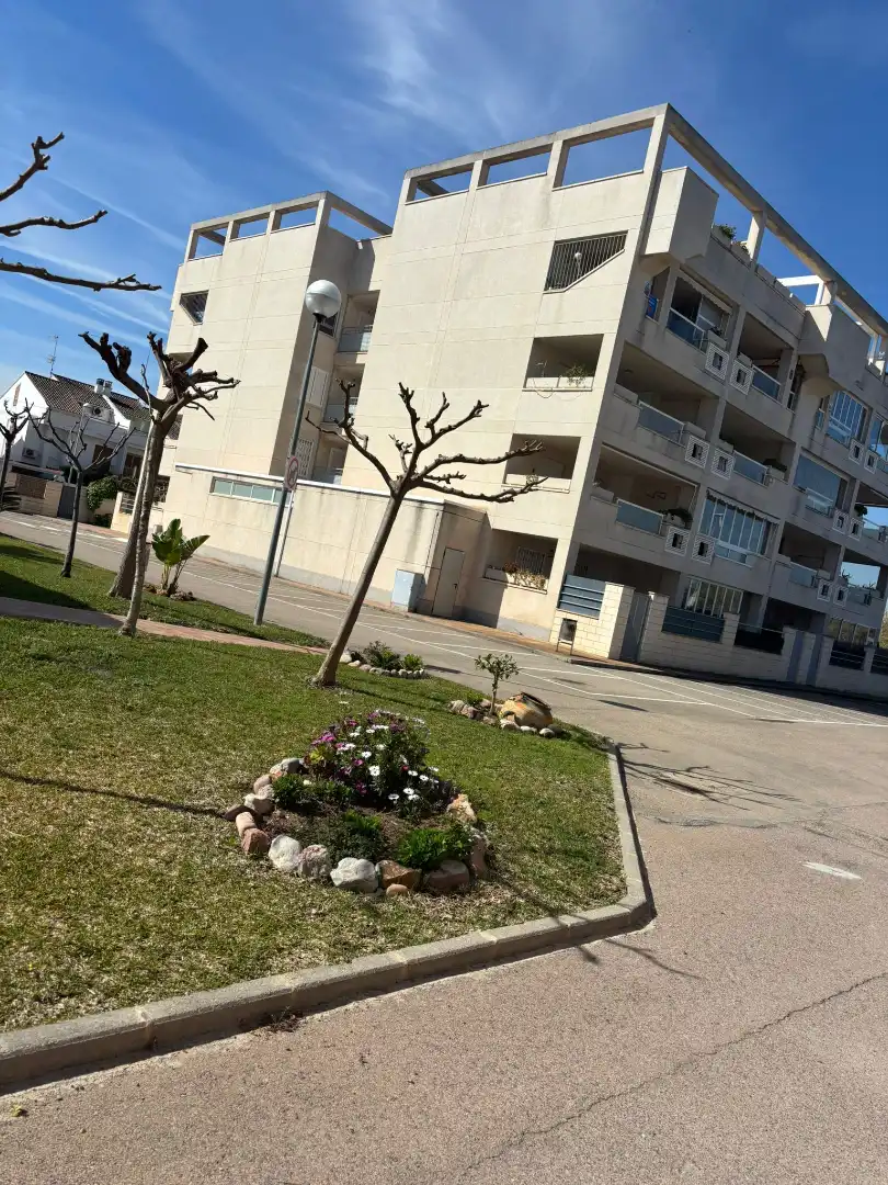 Vista exterior de Pis en venda en Sagunto / Sagunt amb Aire condicionat, Jardí privat i Terrassa
