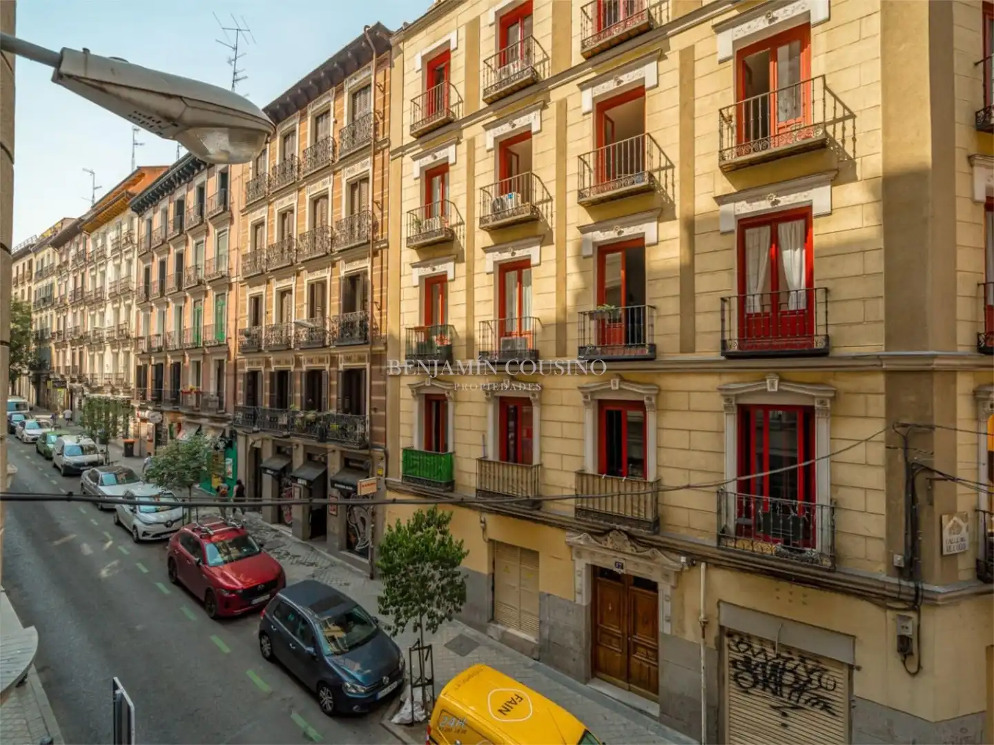Vista exterior de Piso en venta en Madrid con Balcón