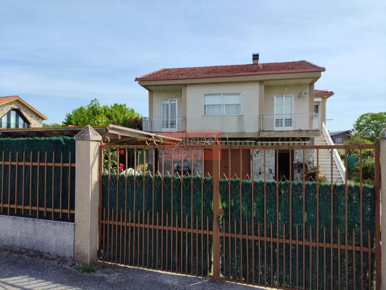 Vista exterior de Casa o xalet en venda en Ourense Capital  amb Calefacció, Jardí privat i Traster