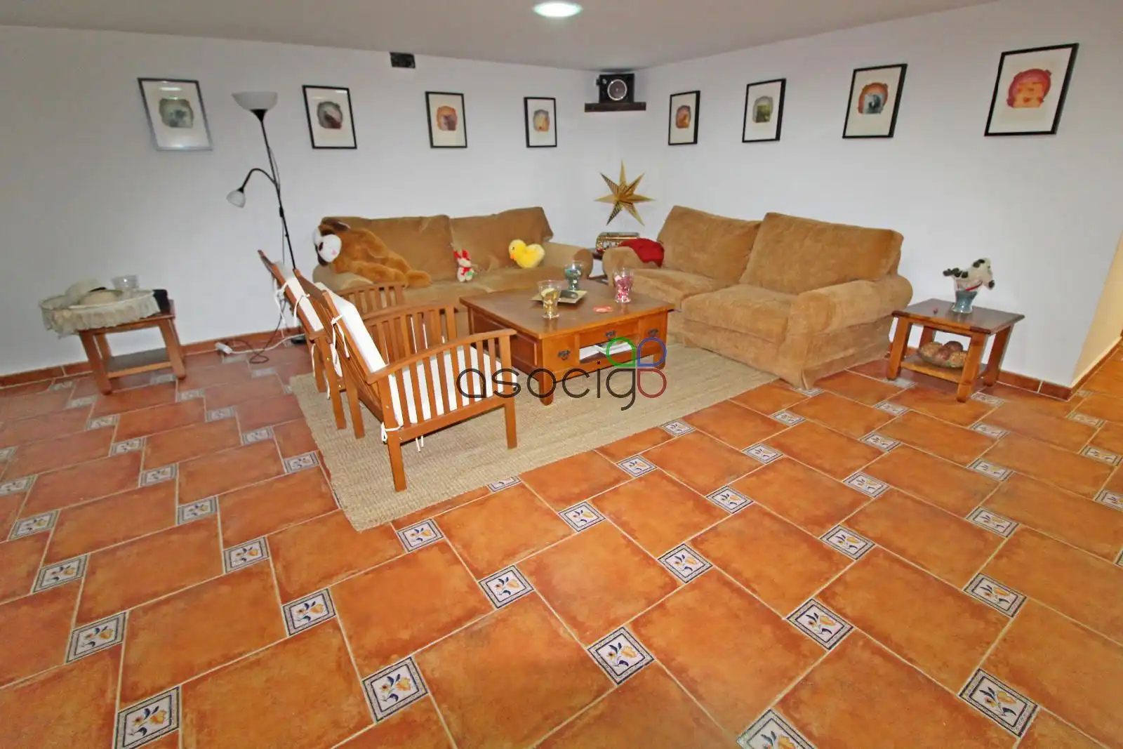 Sala d'estar de Casa o xalet en venda en Guadalajara amb Calefacció, Traster i Piscina