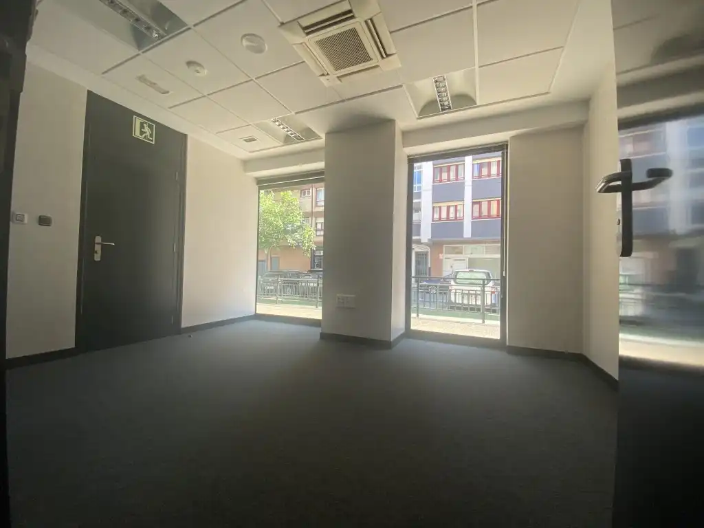 Local comercial de lloguer a Patxita Etxezarreta Kalea 2, imagen 2