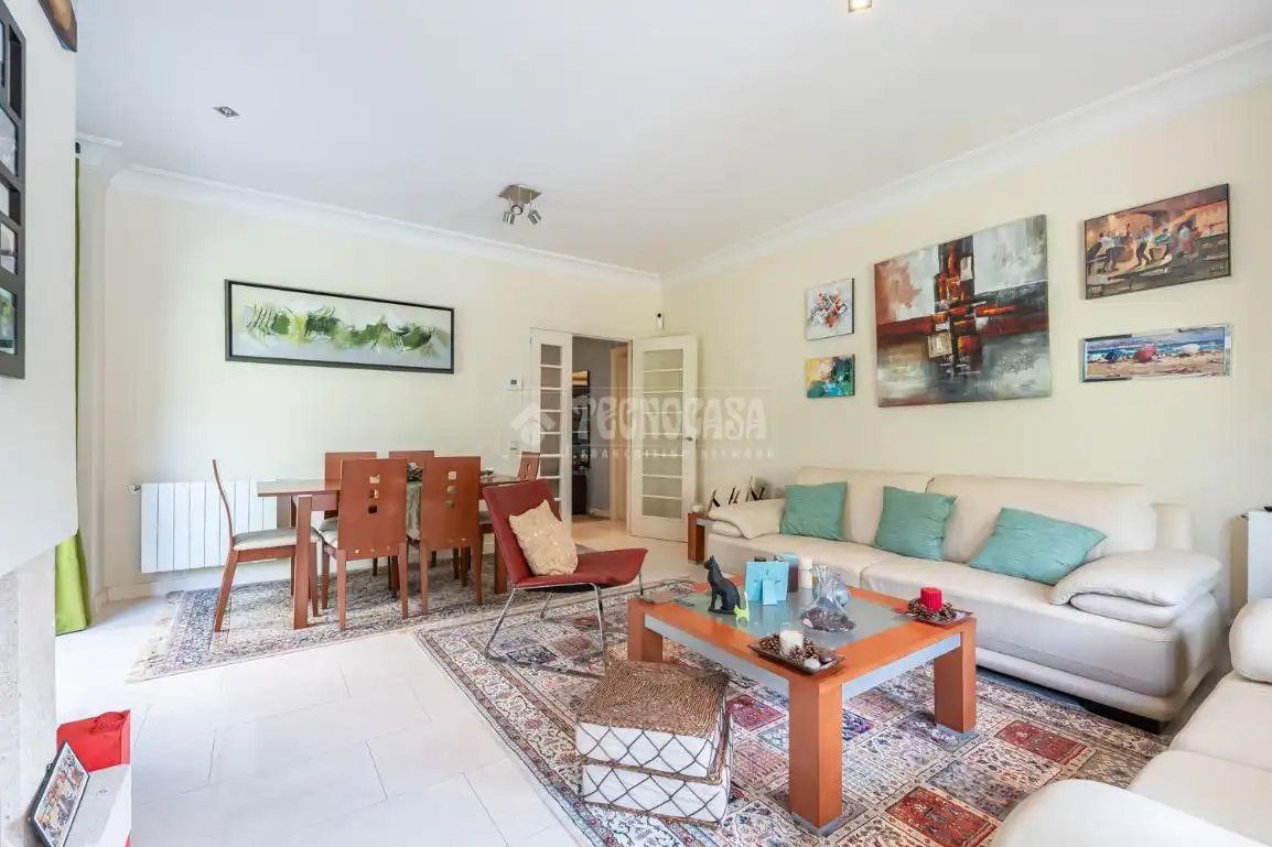 Sala de estar de Casa adosada en venta en Paracuellos de Jarama con Aire acondicionado, Calefacción y Jardín privado