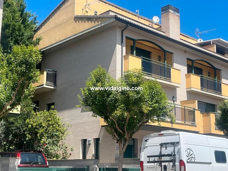 Vista exterior de Casa o xalet en venda en Camarasa amb Aire condicionat, Calefacció i Jardí privat