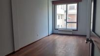 Dormitori de Apartament en venda en Vigo  amb Calefacció, Parquet i Traster