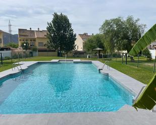 Piscina de Casa adosada en venda en Cártama amb Aire condicionat, Calefacció i Terrassa