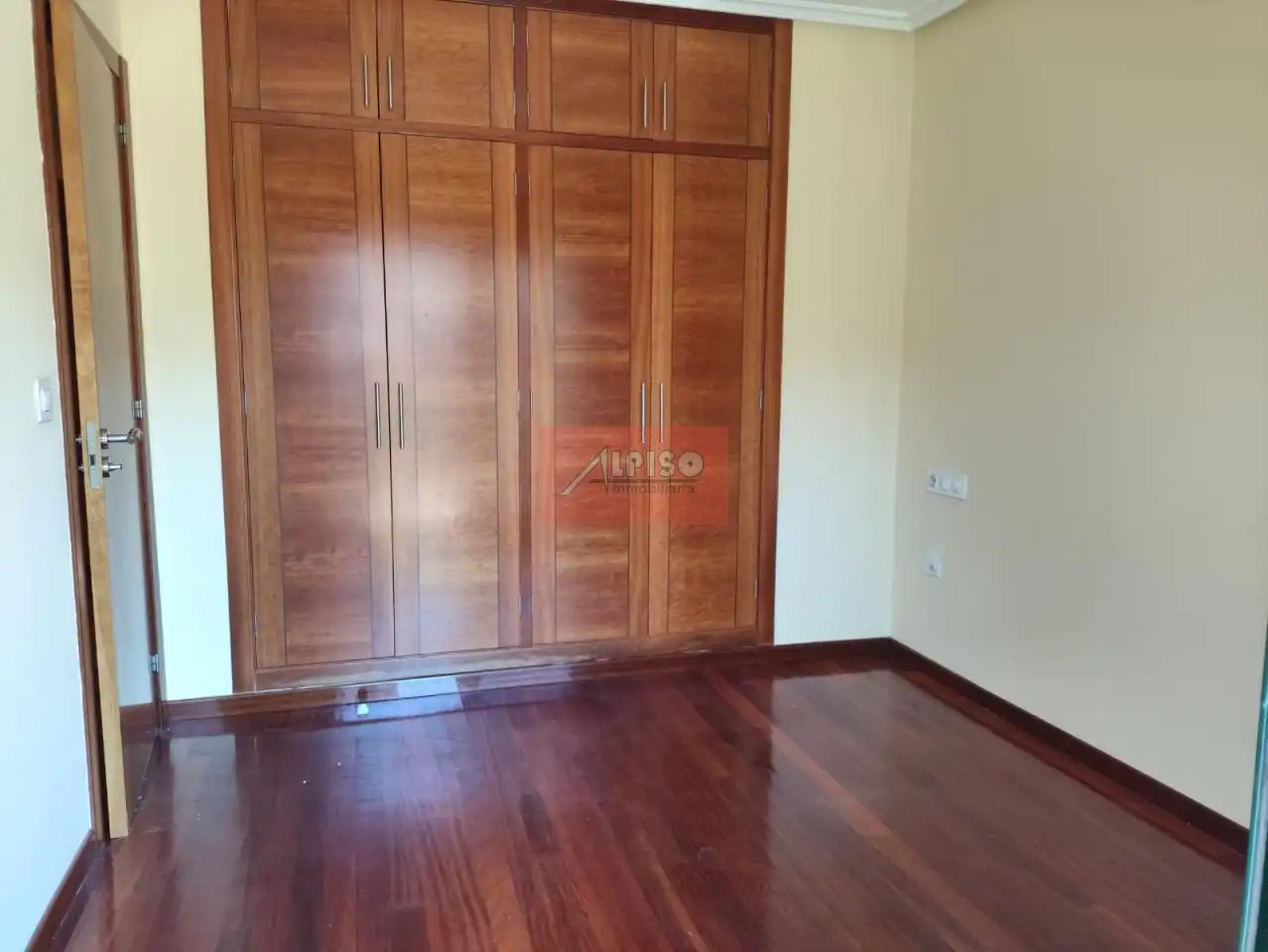 Bedroom of Apartments for rent in Ourense Capital   with Heating, Parquet flooring and Balcony