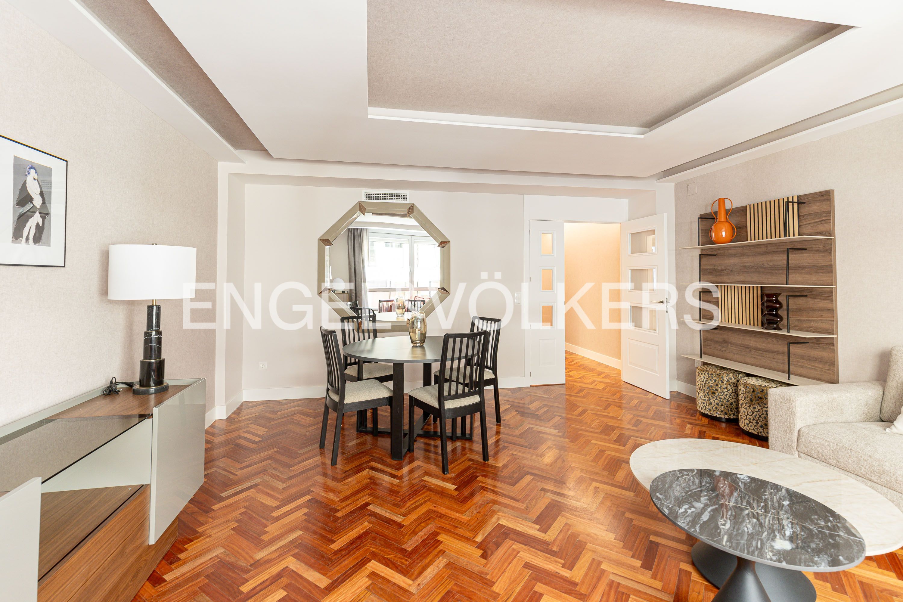 Dining room of Flat for sale in  Madrid Capital  with Air Conditioner, Heating and Parquet flooring