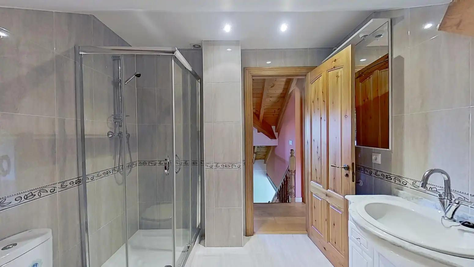 Baño de Casa o chalet en venta en Alfoz de Lloredo con Calefacción, Jardín privado y Parquet