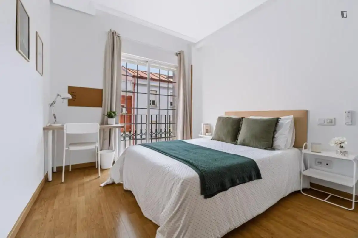 Dormitori de Casa o xalet per a compartir en Madrid amb Calefacció, Moblat i Forn