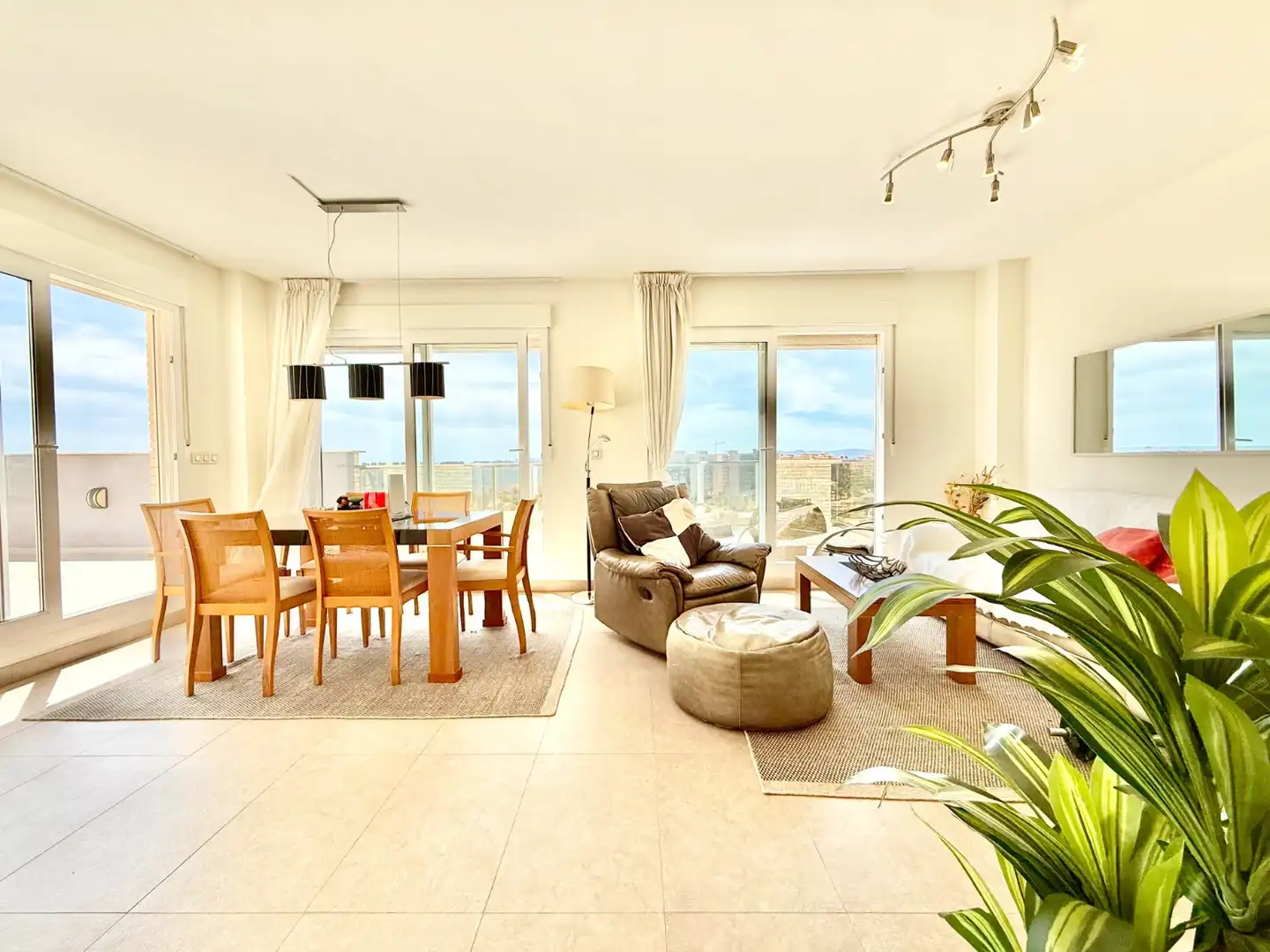 Sala de estar de Ático en venta en La Manga del Mar Menor con Aire acondicionado, Terraza y Trastero