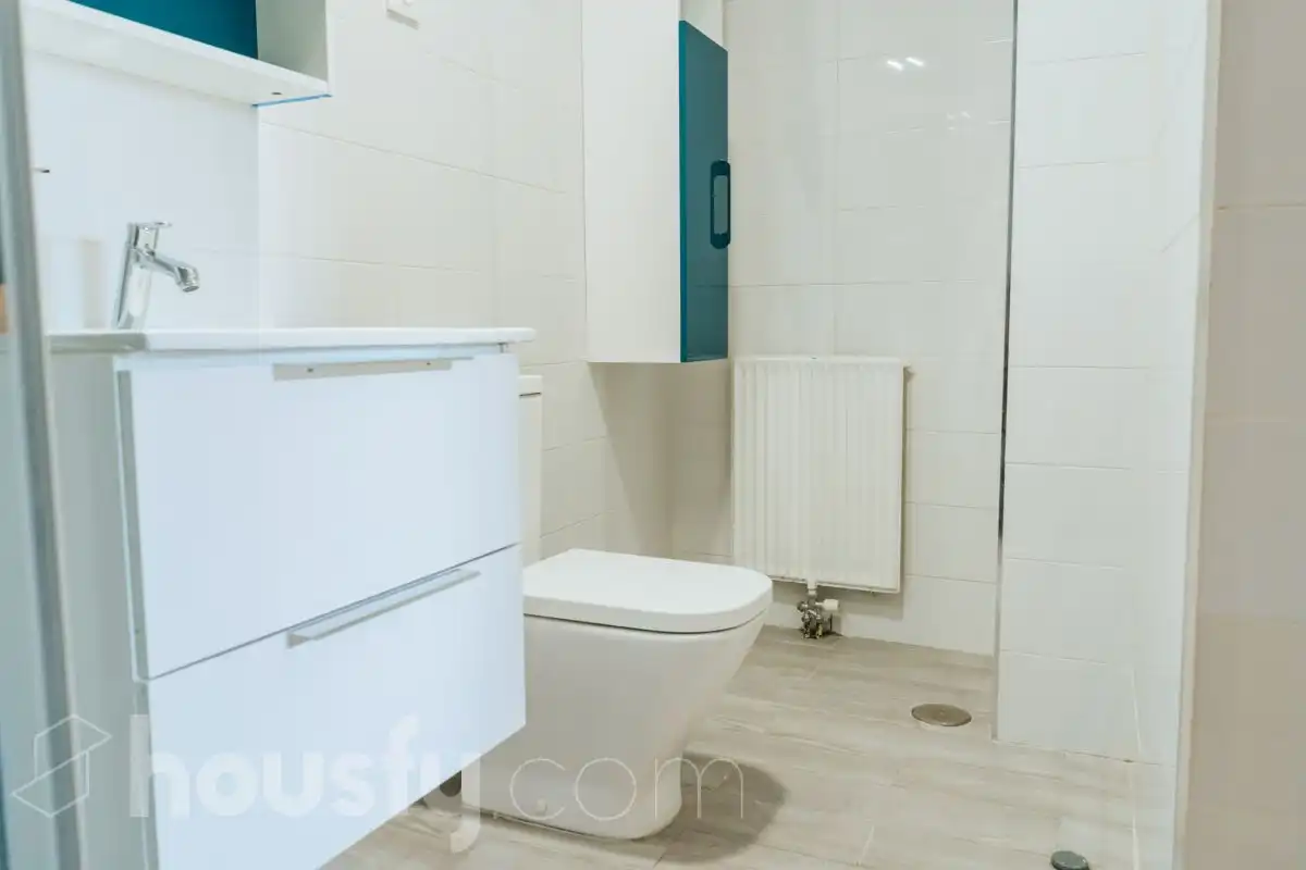 Bathroom of Flat for rent in Madrid  with Heating, Terrace and Furnished