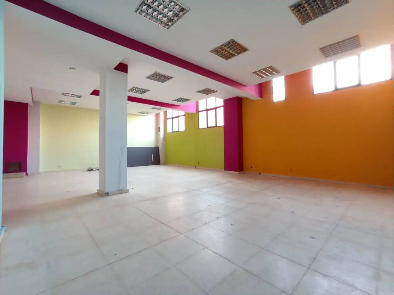 Business premises for sale in Calle Legión Española, imagen 7