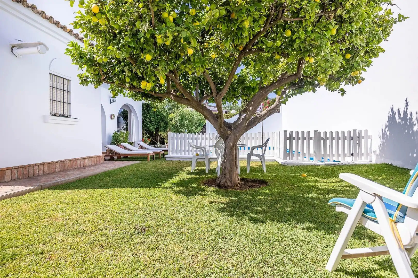 Garden of Houses for sale in Tomares  with Air Conditioner, Heating and Private garden