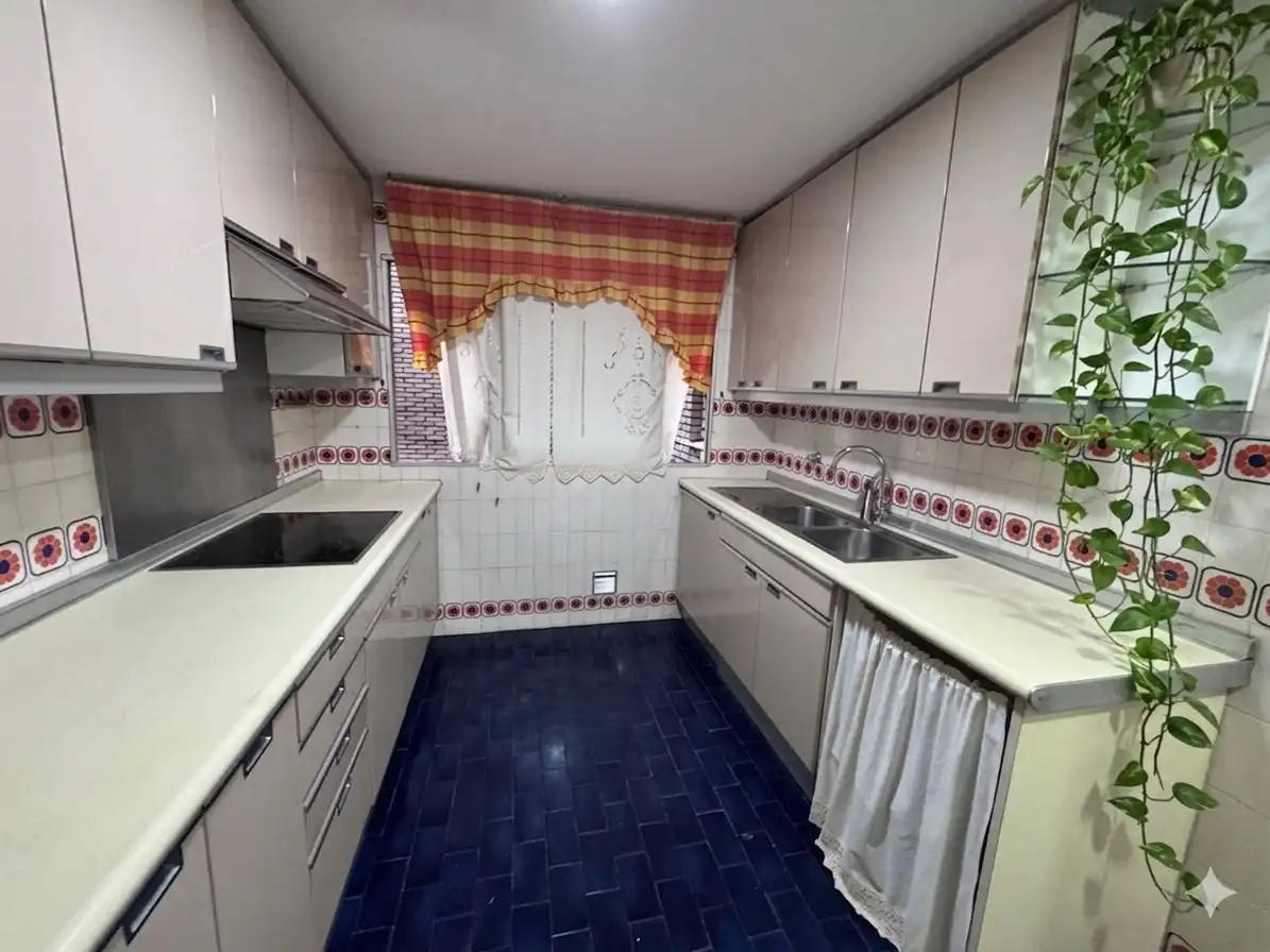 Wohnung zur Miete in Calle de Martín de los Heros, Argüelles