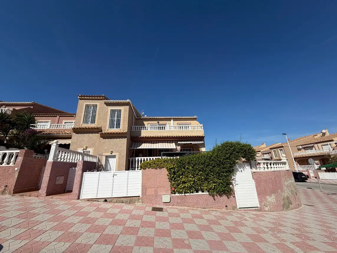 Vista exterior de Apartamento en venta en Santa Pola con Terraza, Amueblado y Balcón