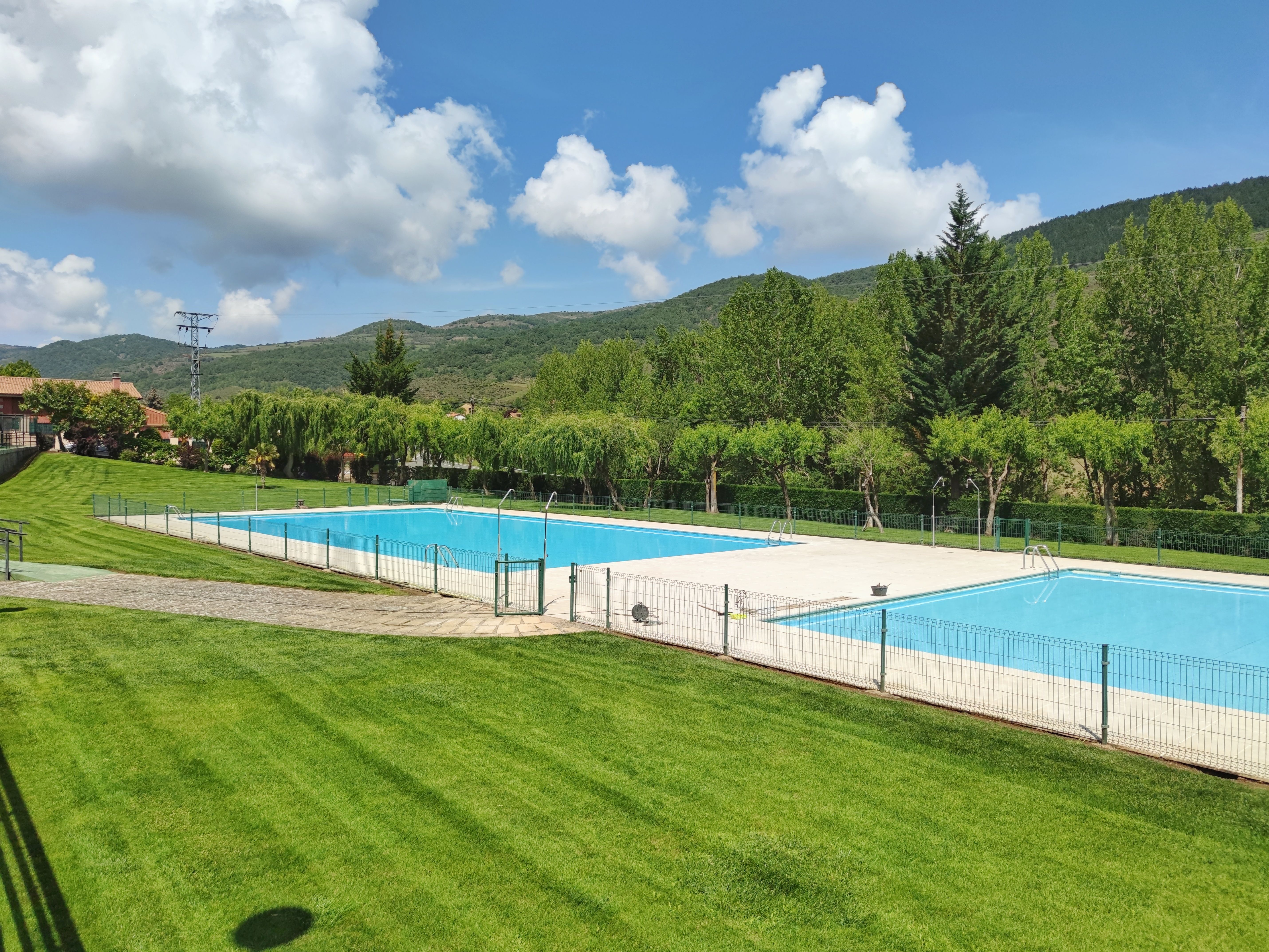 Piscina de Apartamento en venta en Zorraquín con Calefacción, Trastero y Horno