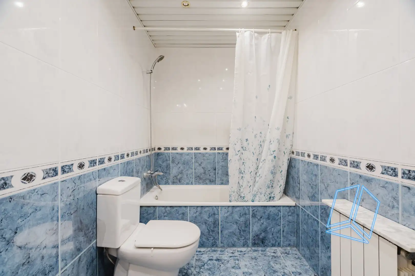 Bathroom of Flat for sale in Sabadell  with Terrace, Storage room and Swimming Pool