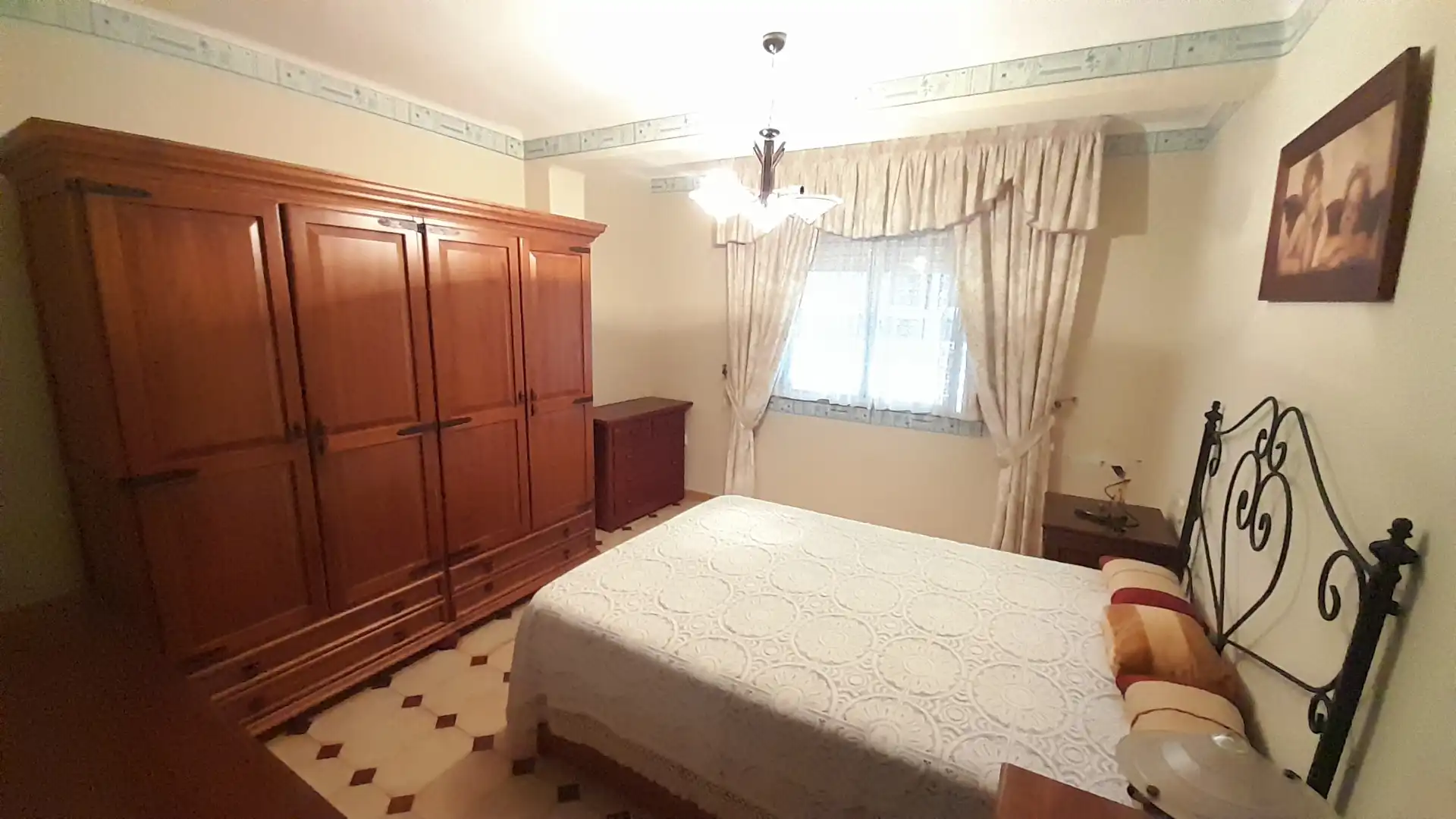 Habitación de Piso en venta en Vélez-Málaga con Calefacción, Terraza y Amueblado