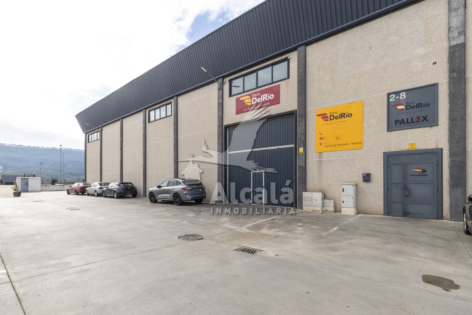 Vista exterior de Nau industrial en venda en Alcalá de Henares