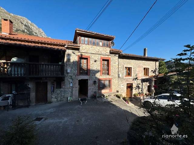 Casa-chalet en Venta en Barrio la Higareda en Peñamellera Alta