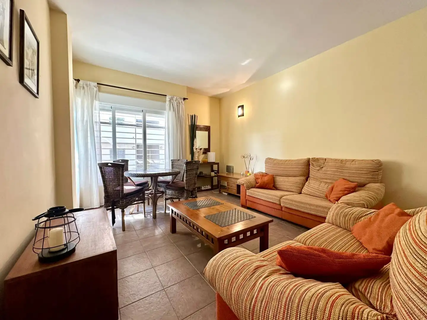 Sala de estar de Planta baja en venta en Almería