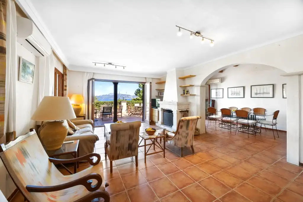 Sala d'estar de Casa o xalet en venda en Alcúdia amb Aire condicionat, Jardí privat i Terrassa