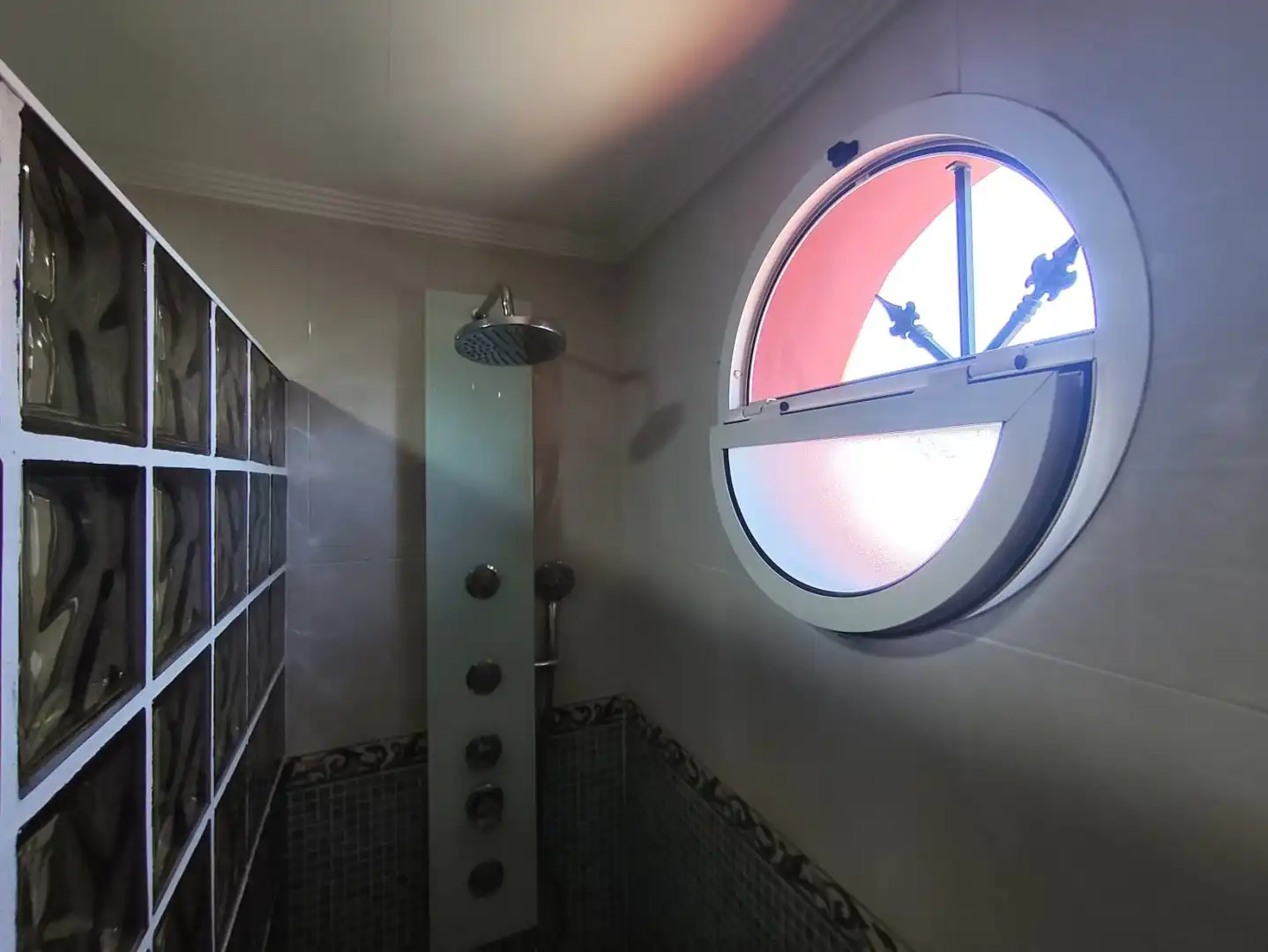 Badezimmer von Haus oder Chalet zum Verkauf in Gines mit Klimaanlage, Heizung und Schwimmbad