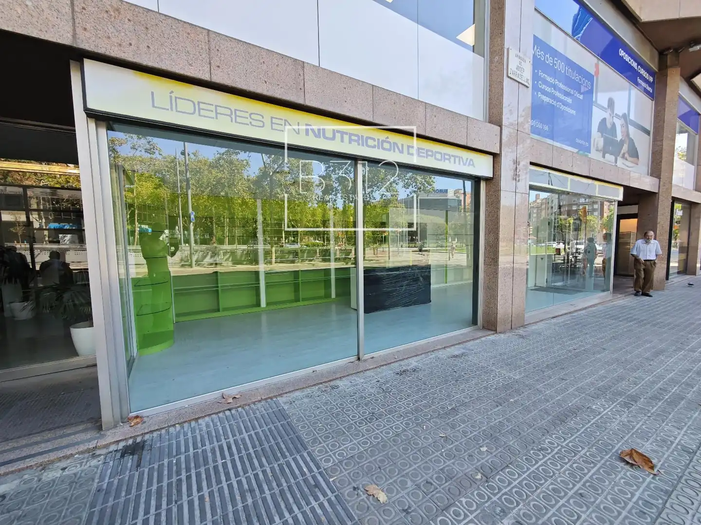 Local comercial de lloguer a Josep Tarradellas, imagen 3