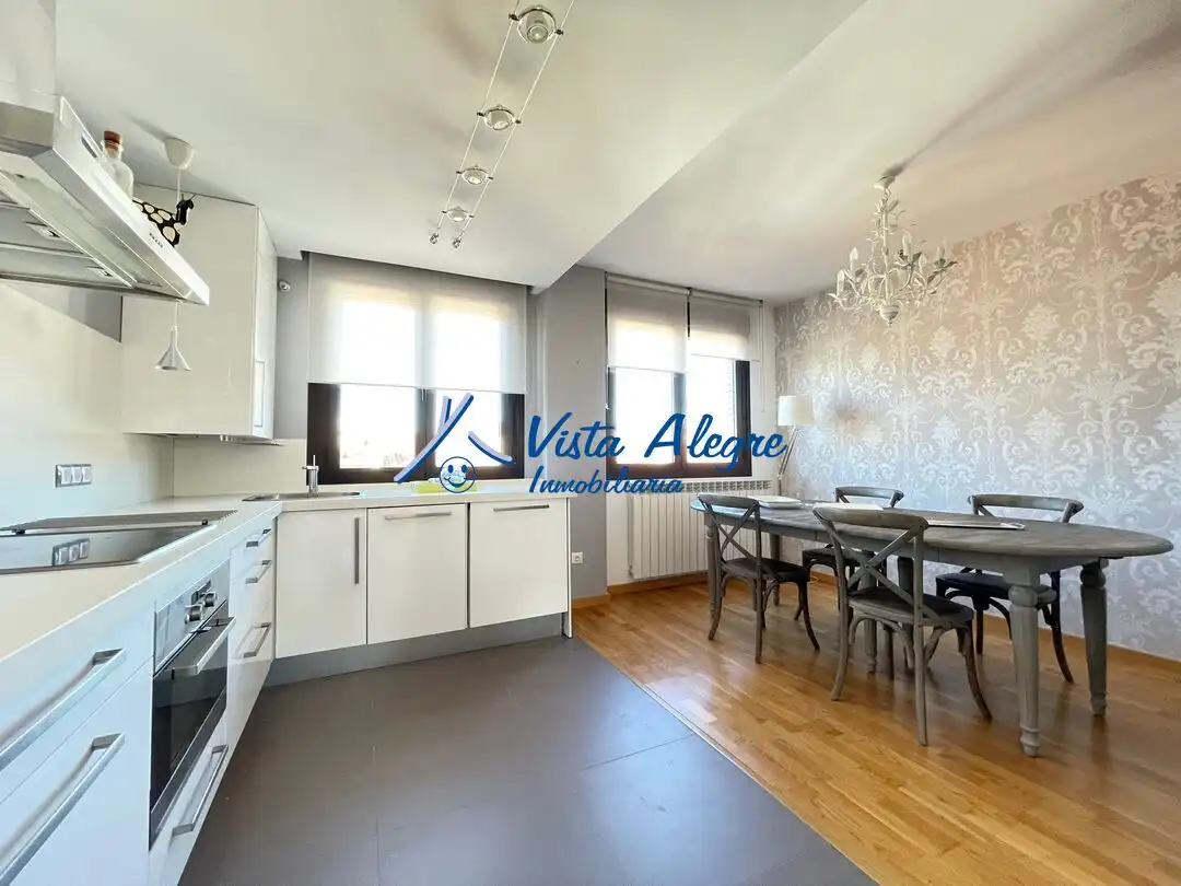 Cocina de Ático en venta en Haro con Calefacción, Parquet y Terraza