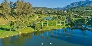 Vista exterior de Ático en venta en Estepona con Aire acondicionado, Calefacción y Terraza