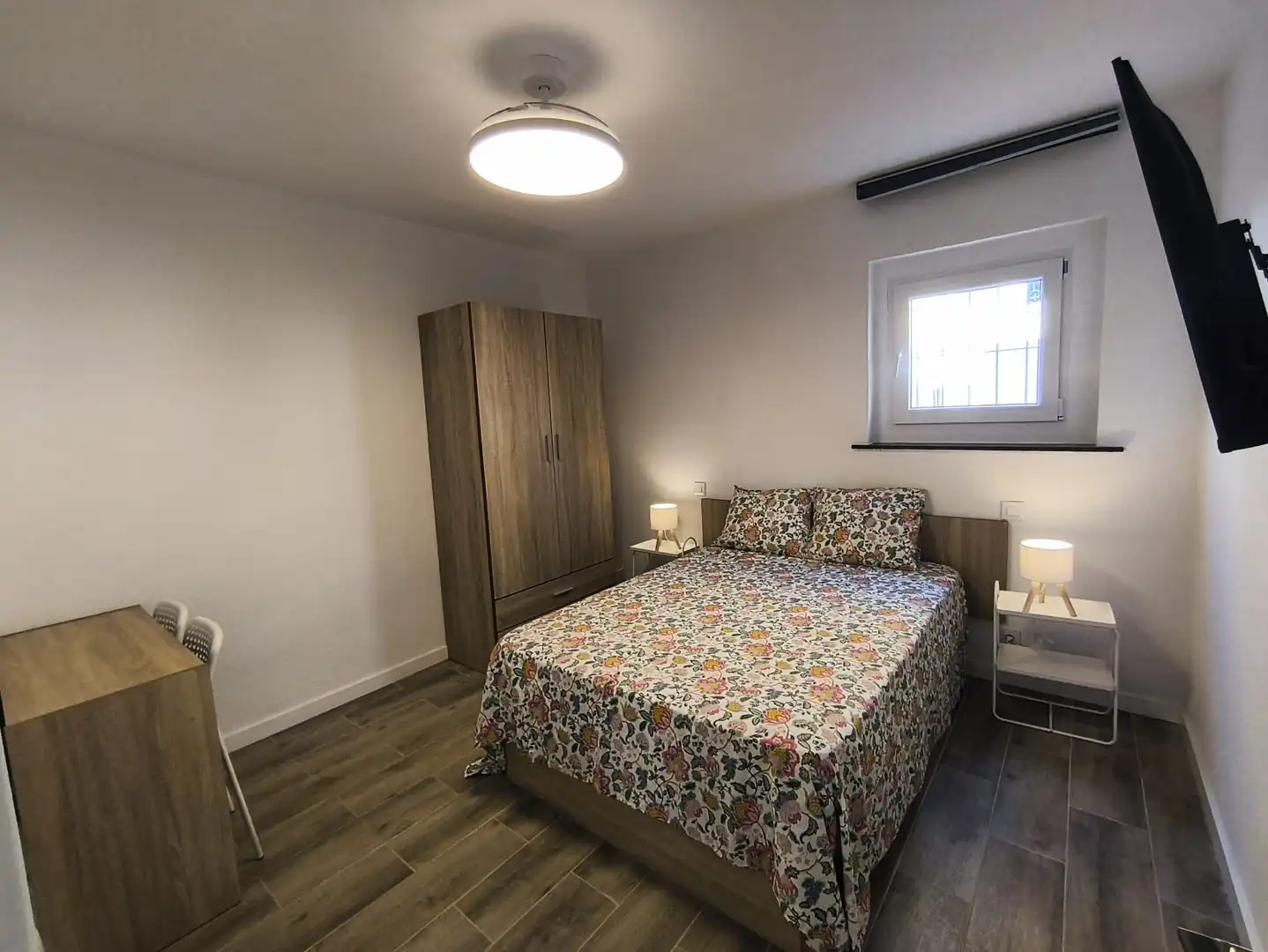 Bedroom of Flat for share in Madrid  with Heating, Furnished and Washing machine