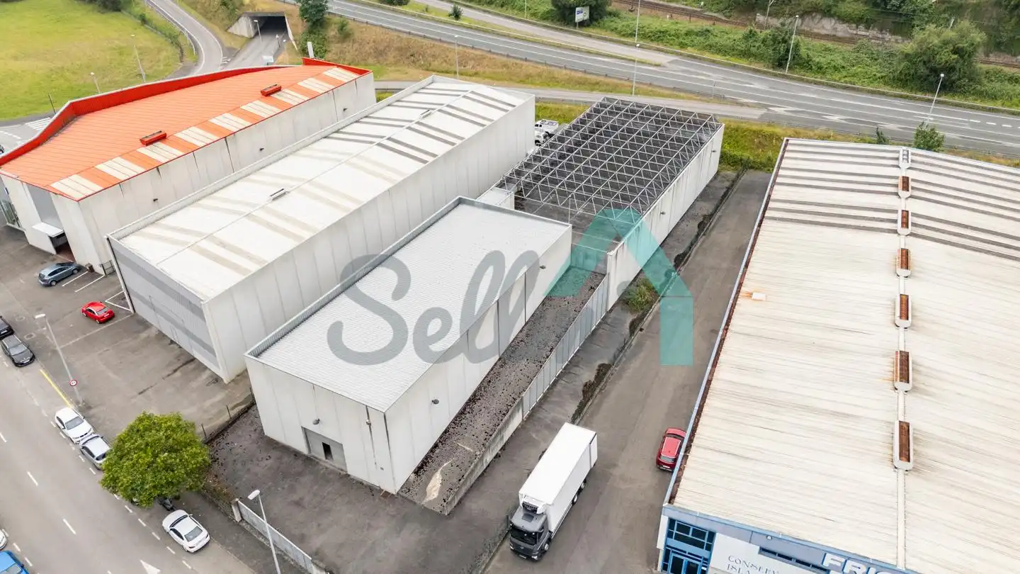 Vista exterior de Nave industrial en venta en Oviedo 