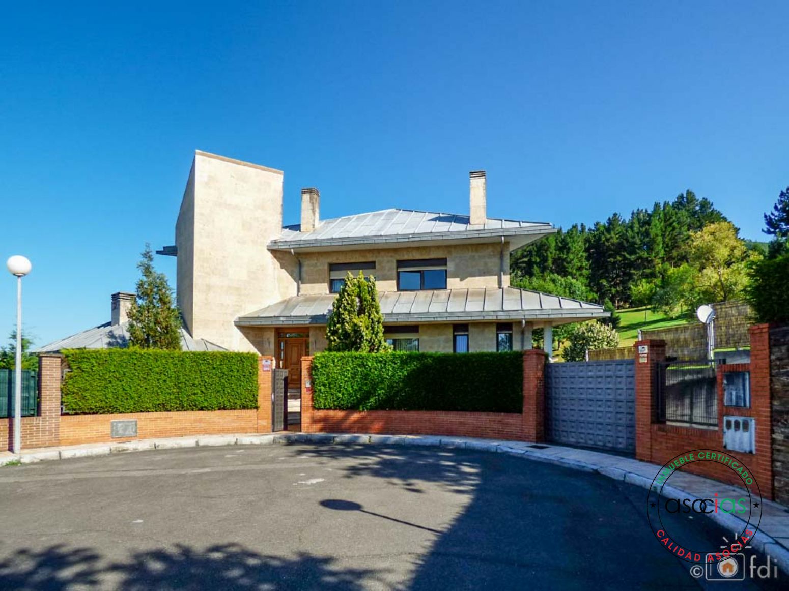 Exterior view of House or chalet for sale in Oviedo   with Heating, Parquet flooring and Terrace