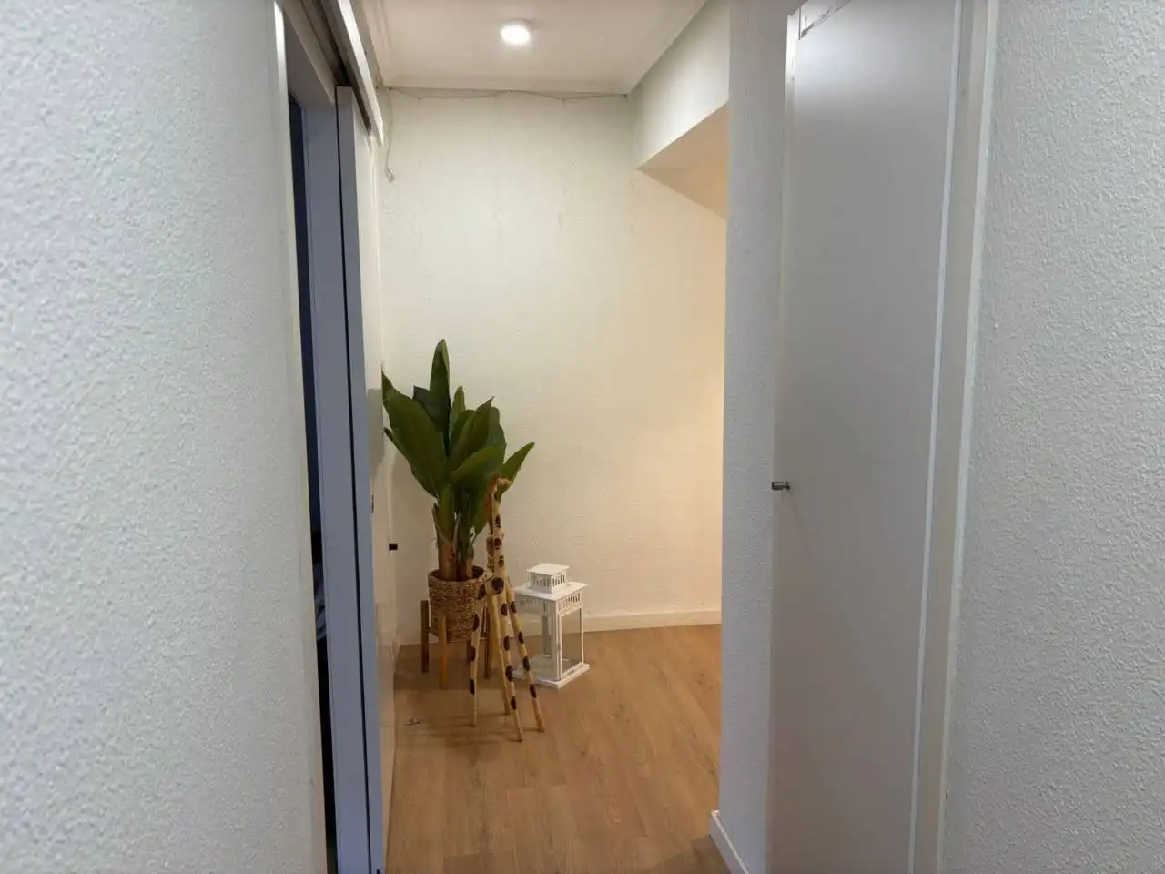 Flat for rent in Valencia  with Air Conditioner and Balcony