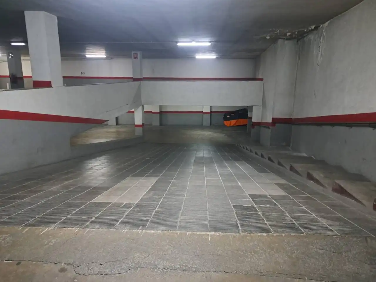 Parking to rent in Calle Montserrat, imagen 4