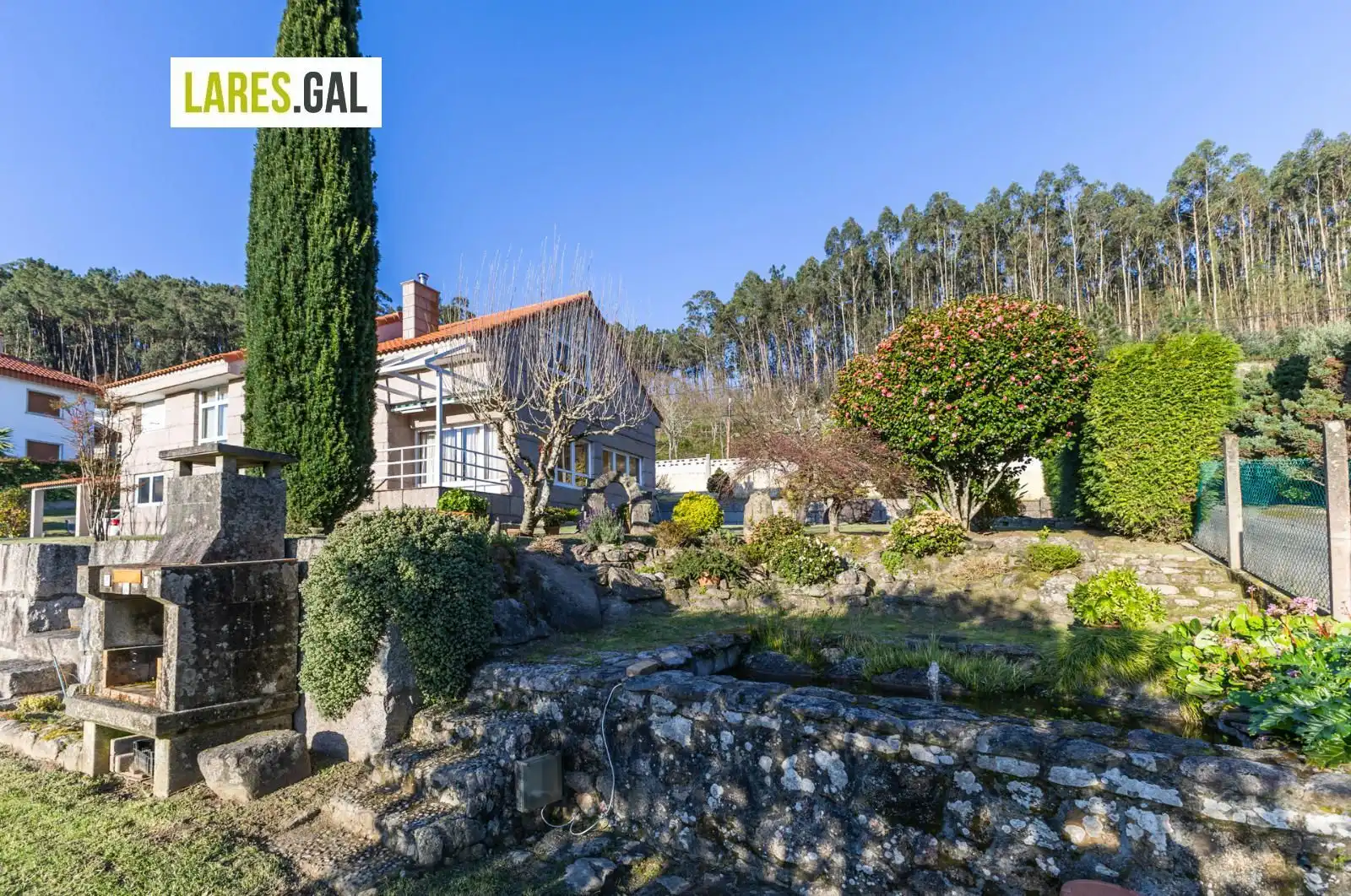 Jardín de Casa o chalet en venta en Cangas  con Calefacción y Trastero