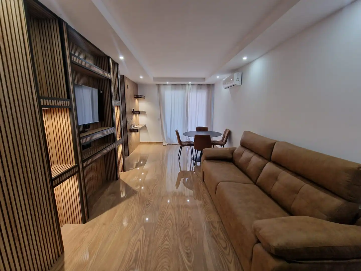 Sala d'estar de Apartament en venda en Torrevieja amb Aire condicionat, Terrassa i Moblat